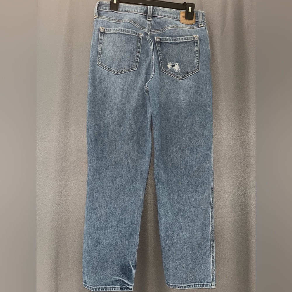 Hollister Ultra High-Rise Mom Jeans - Picture 4 of 9